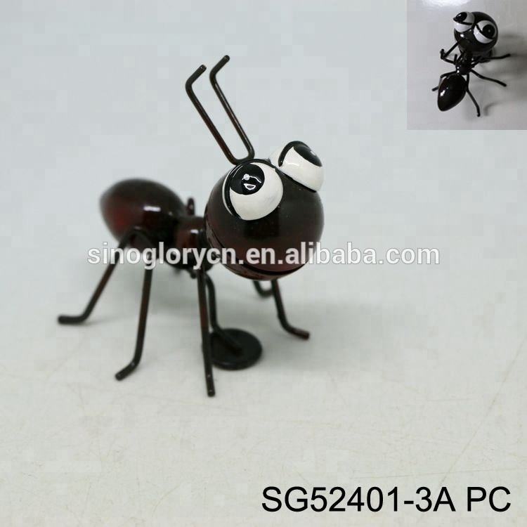 Sinoglory red and black small metal iron house wall decor ant figurine