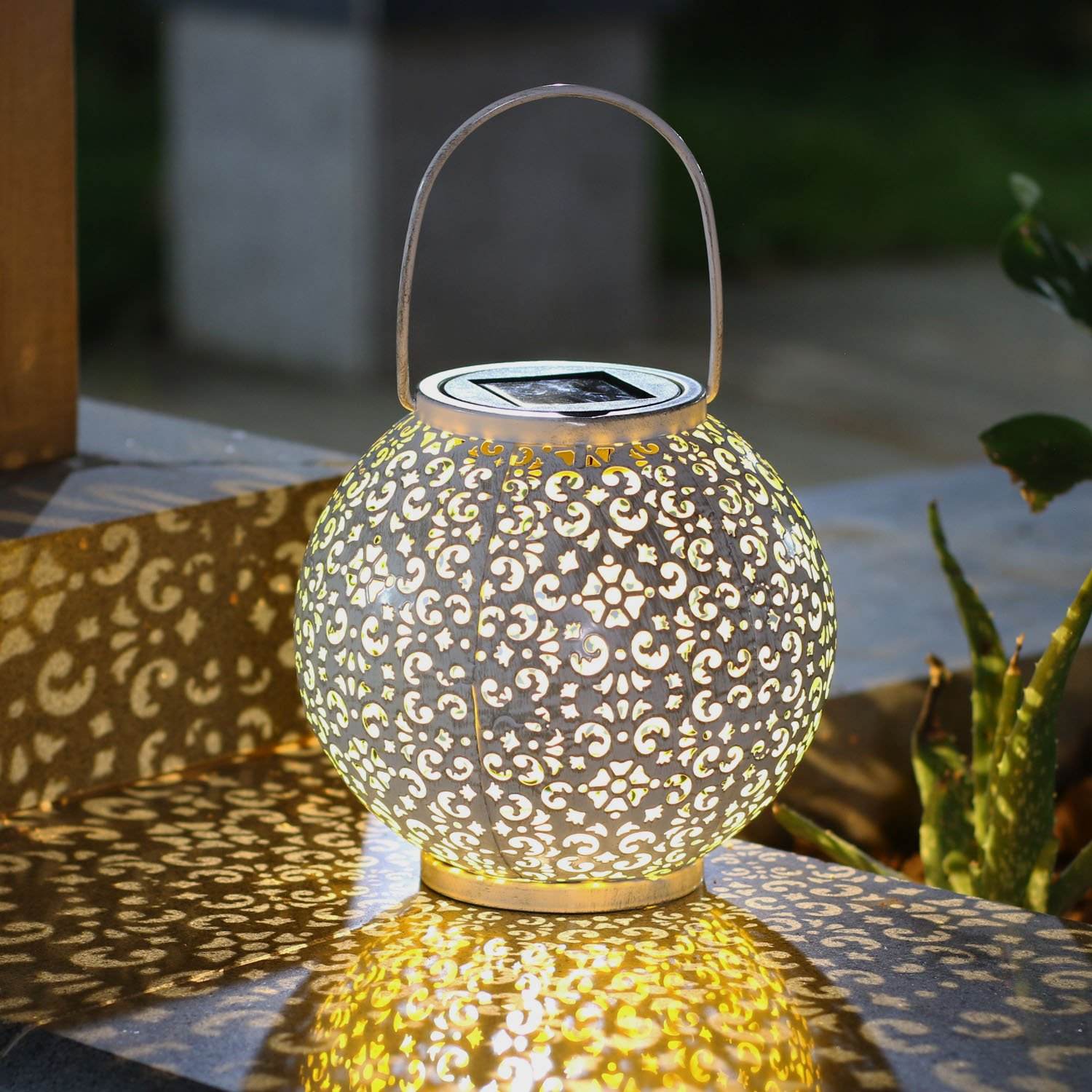 Outdoor Hanging Metal Waterproof Warm White Led Solar Lantern Lights For Garden Yard Tree Patio Decor